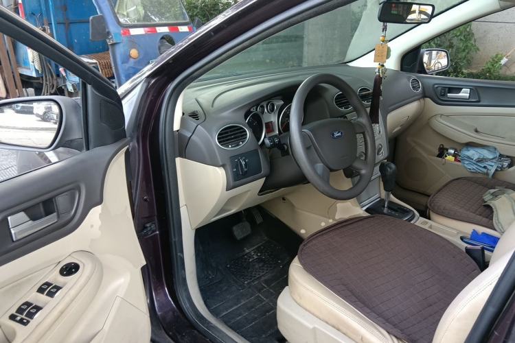 Used Ford Focus 2012 Sedan Classic 1.8L Automatic Base Model Driver Seat