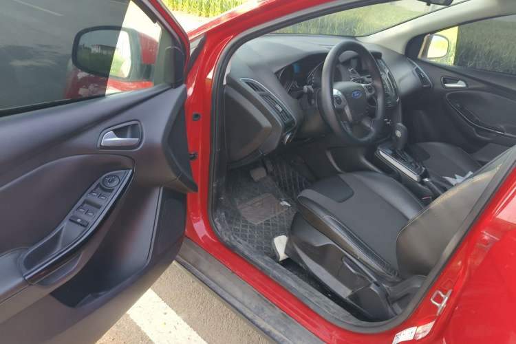 Used Ford Focus 2012 Hatchback 1.6L Automatic Fashion Edition Driver Seat