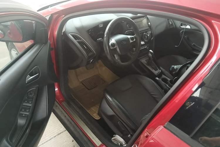 Used Ford Focus 2012 Hatchback 1.6L Automatic Fashion Edition Driver Seat