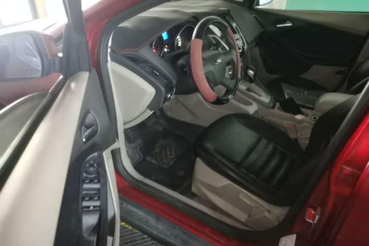 Used Ford Focus 2012 Sedan 1.6L Automatic Comfort Model Driver Seat