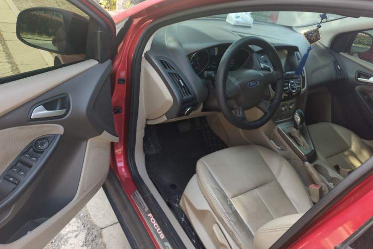 Used Ford Focus 2012 Sedan 1.6L Automatic Comfort Model Driver Seat