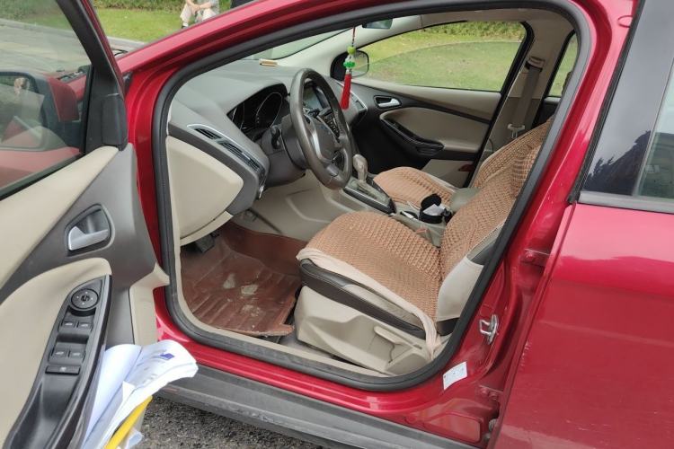 Used Ford Focus 2012 Hatchback 1.6L Automatic Fashion Edition Driver Seat