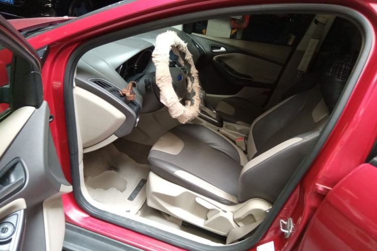 Used Ford Focus 2012 Hatchback 1.6L Automatic Fashion Edition Driver Seat