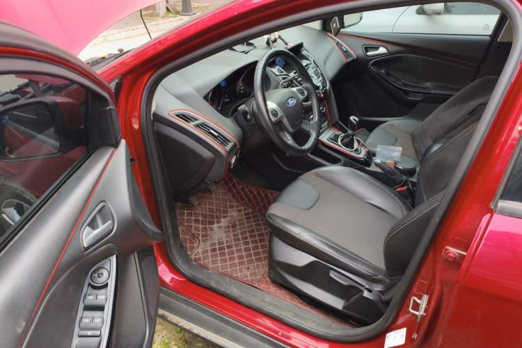 Used Ford Focus 2012 Sedan 1.6L Manual Fashion Edition Driver Seat