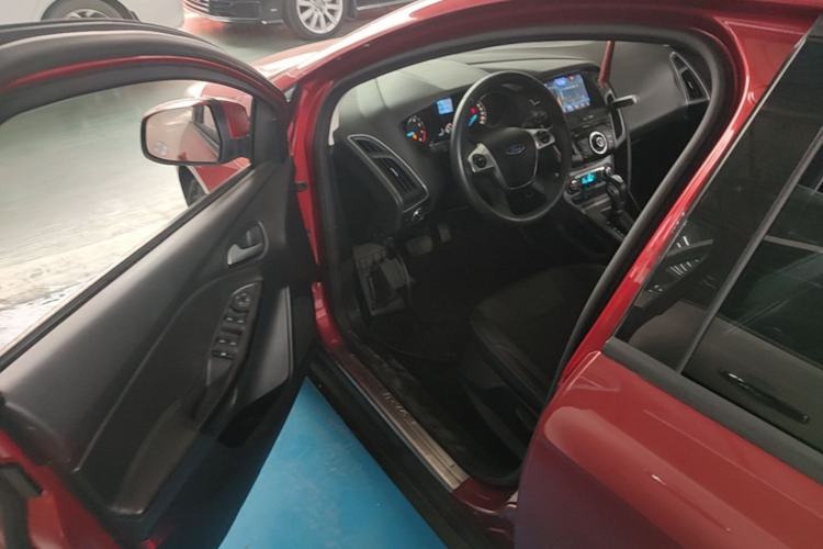 Used Ford Focus 2012 Hatchback 1.6L Automatic Fashion Edition Driver Seat