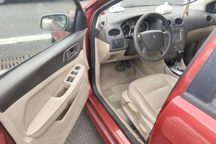 Used Ford Focus 2012 Hatchback Classic 1.8L Automatic Fashion Edition Driver Seat