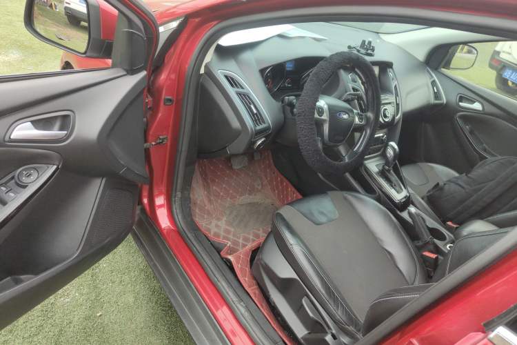 Used Ford Focus 2012 Hatchback 1.6L Automatic Fashion Edition Driver Seat