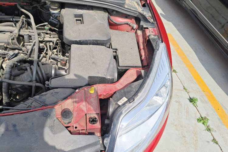 Used Ford Focus 2012 Hatchback 1.6L Automatic Fashion Edition Engine Bay Left