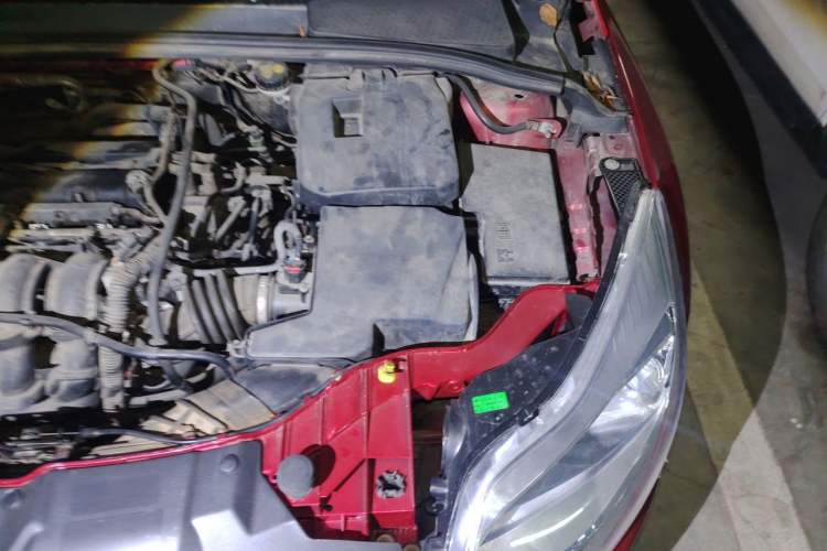 Used Ford Focus 2012 Hatchback 1.6L Automatic Comfort Model Engine Bay Left