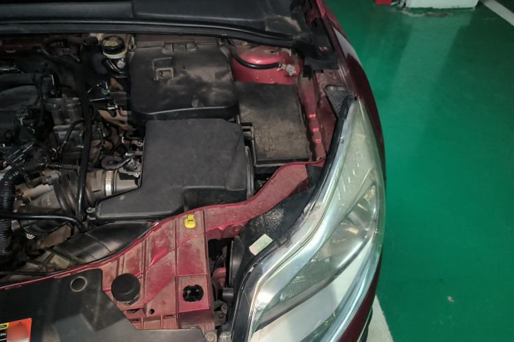 Used Ford Focus 2012 Sedan 1.6L Manual Comfort Model Engine Bay Left