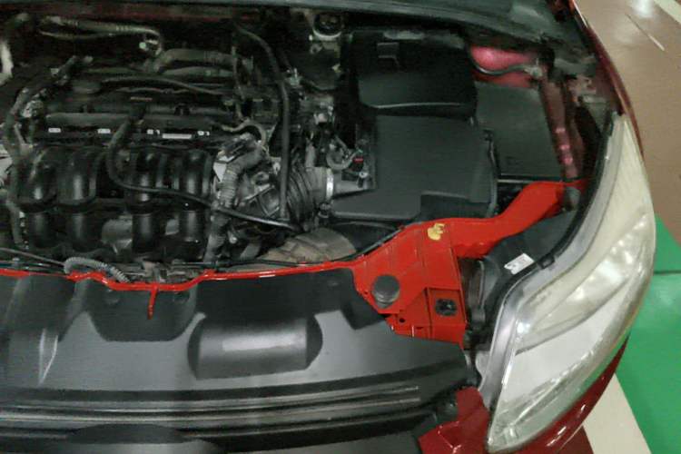 Used Ford Focus 2012 Hatchback 1.6L Automatic Fashion Edition Engine Bay Left