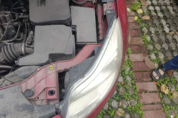 Used Ford Focus 2012 Hatchback 1.6L Automatic Comfort Model Engine Bay Left