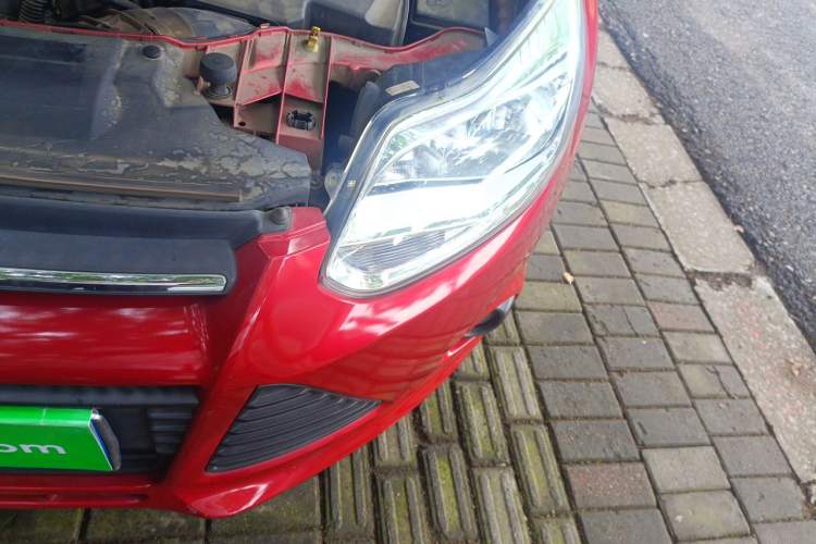 Used Ford Focus 2012 Sedan 1.6L Automatic Comfort Model Engine Bay Left