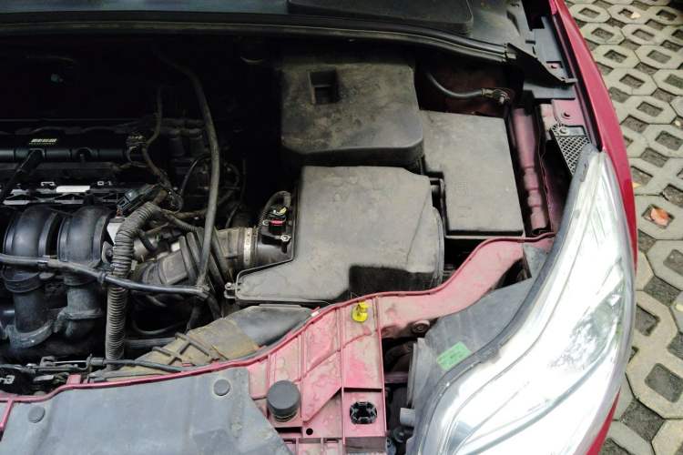 Used Ford Focus 2012 Sedan 1.6L Manual Fashion Edition Engine Bay Left