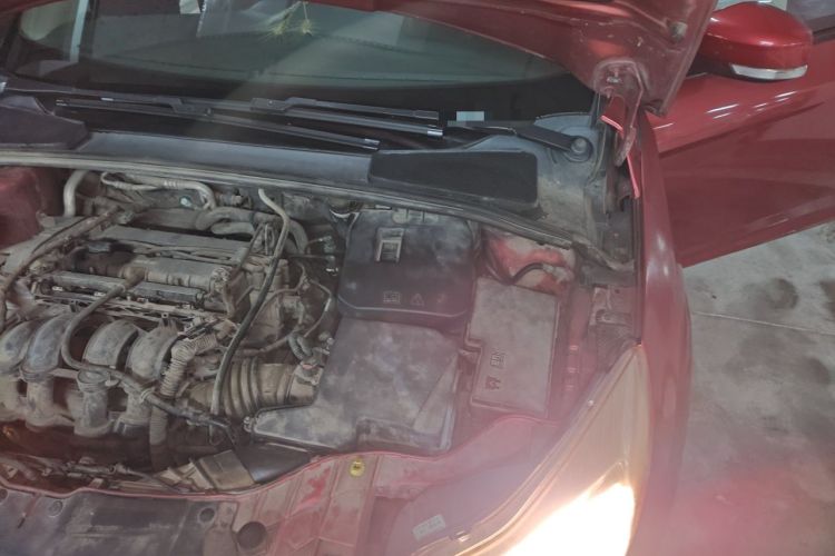 Used Ford Focus 2012 Sedan 1.6L Manual Comfort Model Engine Bay Left