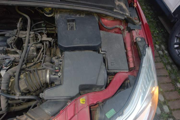 Used Ford Focus 2012 Sedan 1.6L Automatic Comfort Model Engine Bay Left