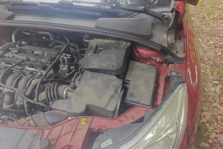 Used Ford Focus 2012 Sedan 1.6L Automatic Comfort Model Engine Bay Left