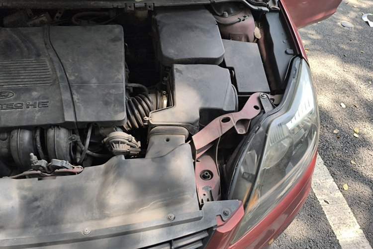Used Ford Focus 2012 Sedan Classic 1.8L Automatic Base Model Engine Bay Left