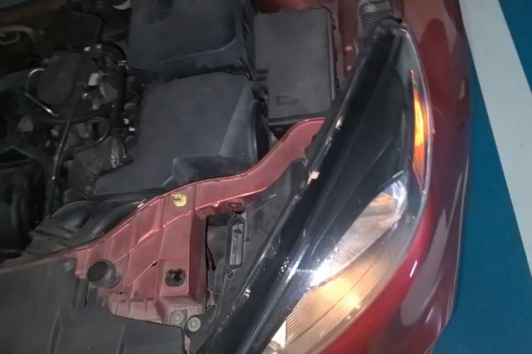 Used Ford Focus 2012 Hatchback 2.0L Manual Luxury Sport Model Engine Bay Left