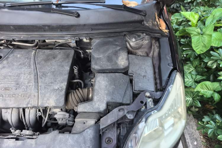 Used Ford Focus 2012 Sedan Classic 1.8L Automatic Base Model Engine Bay Left