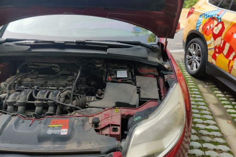 Used Ford Focus 2012 Hatchback 1.6L Automatic Fashion Edition Engine Bay Left