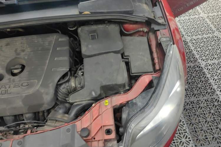 Used Ford Focus 2012 Hatchback 2.0L Automatic Luxury Sport Model Engine Bay Left