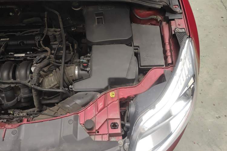 Used Ford Focus 2012 Sedan 1.6L Manual Comfort Model Engine Bay Left