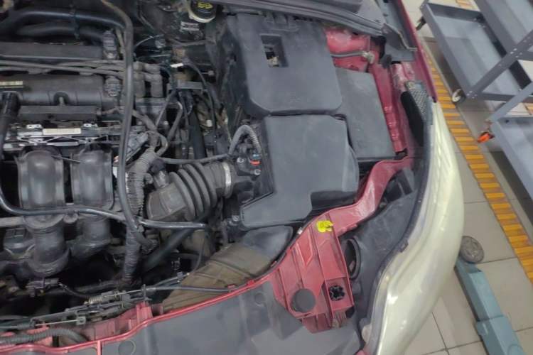 Used Ford Focus 2012 Sedan 1.6L Automatic Comfort Model Engine Bay Left