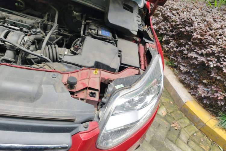 Used Ford Focus 2012 Hatchback 1.6L Automatic Fashion Edition Engine Bay Left