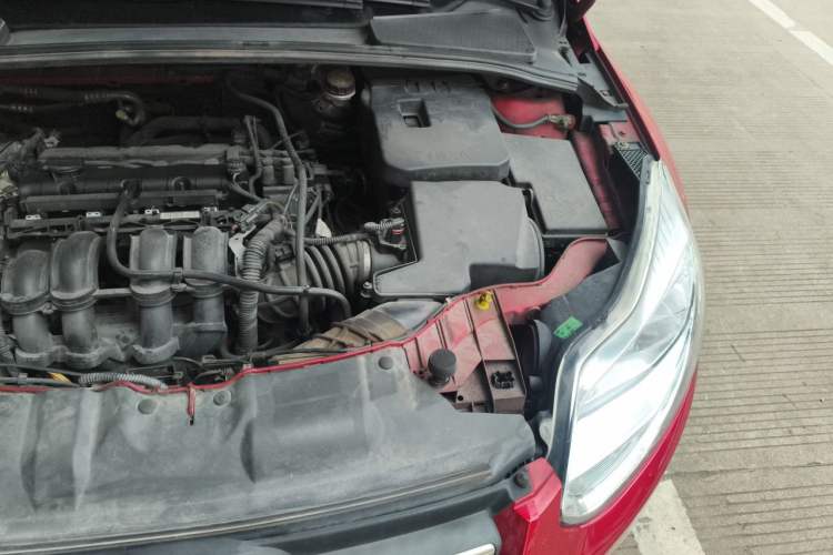 Used Ford Focus 2012 Sedan 1.6L Automatic Fashion Edition Engine Bay Left
