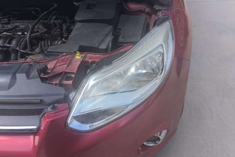 Used Ford Focus 2012 Hatchback 1.6L Automatic Fashion Edition Engine Bay Left