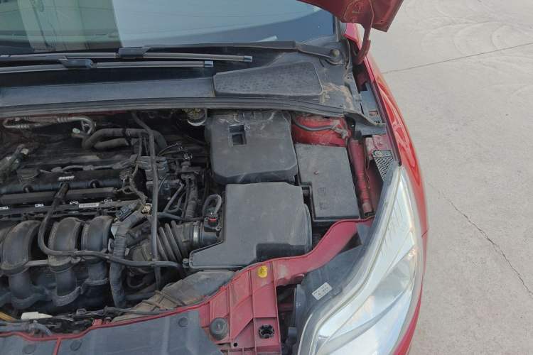 Used Ford Focus 2012 Hatchback 1.6L Automatic Fashion Edition Engine Bay Left
