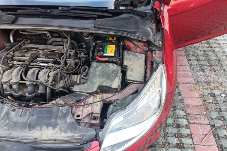 Used Ford Focus 2012 Sedan 1.6L Automatic Comfort Model Engine Bay Left
