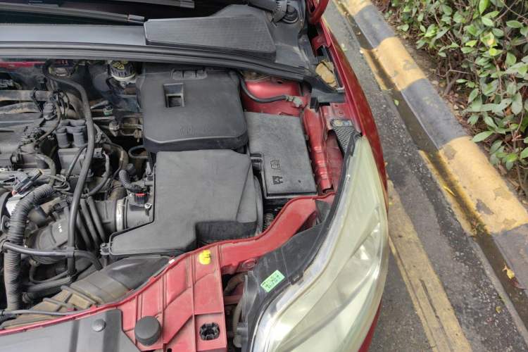 Used Ford Focus 2012 Hatchback 1.6L Manual Fashion Edition Engine Bay Left