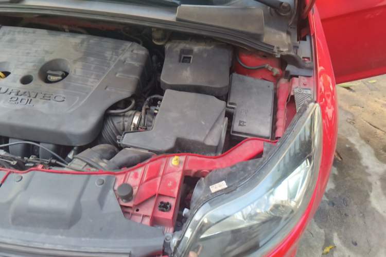 Used Ford Focus 2012 Hatchback 2.0L Automatic Luxury Sport Model Engine Bay Left