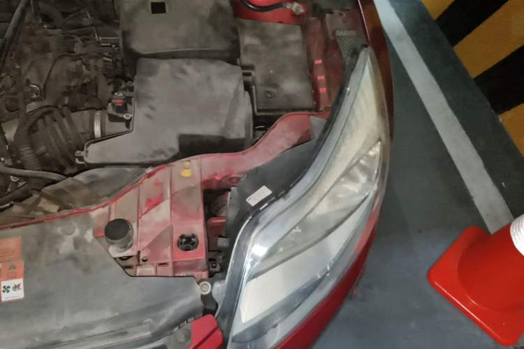 Used Ford Focus 2012 Hatchback 1.6L Automatic Comfort Model Engine Bay Left