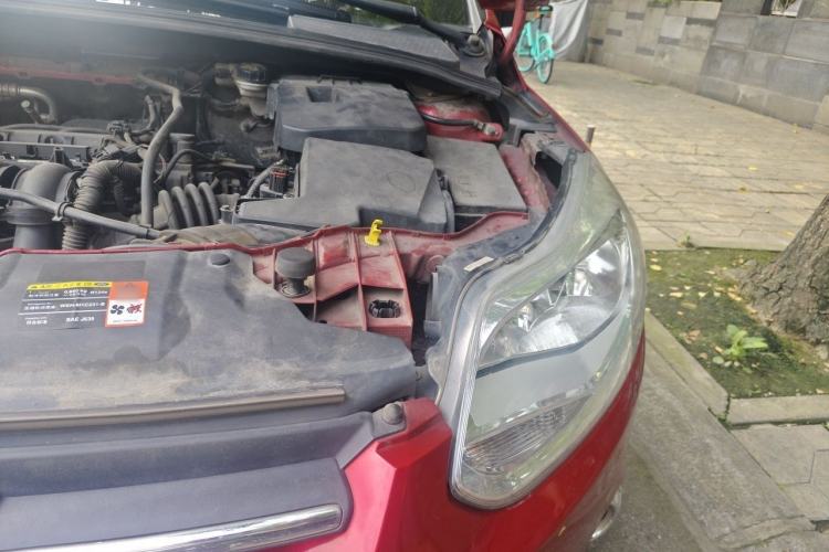 Used Ford Focus 2012 Hatchback 1.6L Automatic Fashion Edition Engine Bay Left