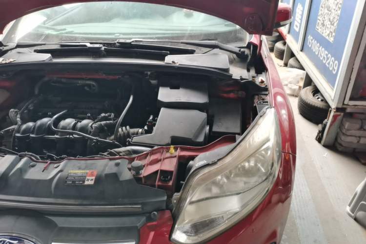 Used Ford Focus 2012 Sedan 1.6L Manual Comfort Model Engine Bay Left