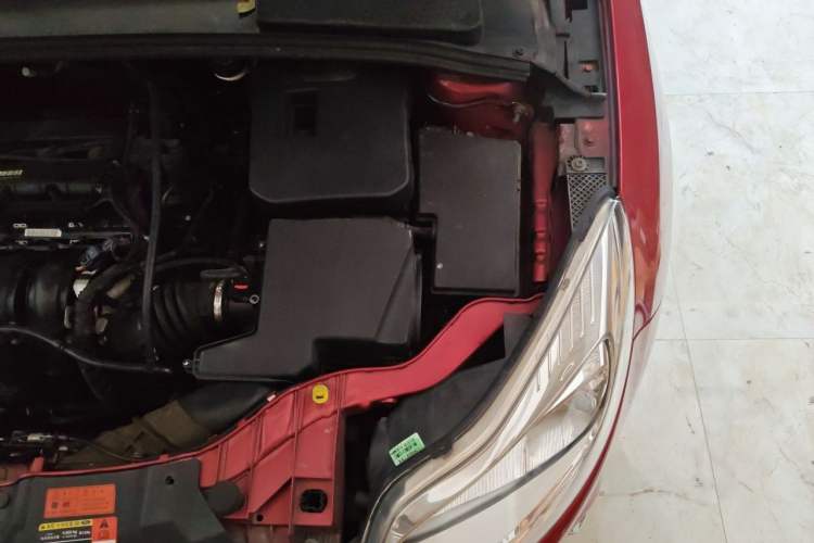 Used Ford Focus 2012 Hatchback 1.6L Automatic Fashion Edition Engine Bay Left