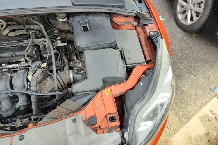 Used Ford Focus 2012 Hatchback 1.6L Automatic Fashion Edition Engine Bay Left