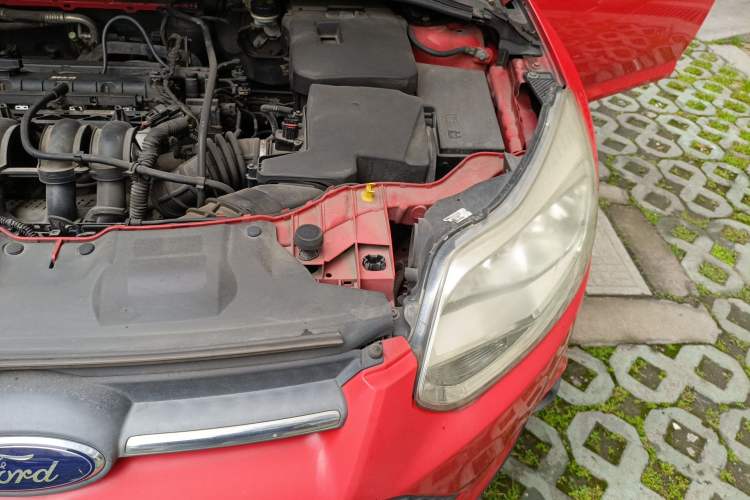 Used Ford Focus 2012 Hatchback 1.6L Manual Comfort Model Engine Bay Left