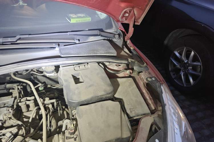 Used Ford Focus 2012 Hatchback 1.6L Automatic Comfort Model Engine Bay Left