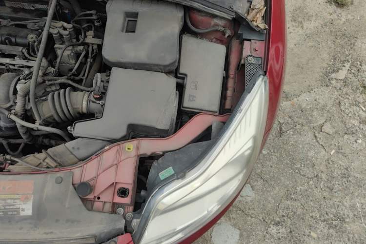 Used Ford Focus 2012 Hatchback 1.6L Automatic Fashion Edition Engine Bay Left