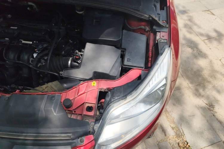 Used Ford Focus 2012 Hatchback 1.6L Automatic Fashion Edition Engine Bay Left