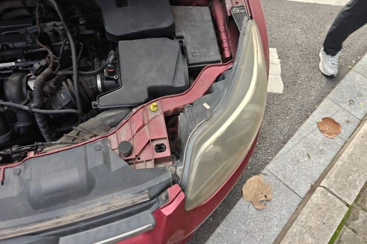 Used Ford Focus 2012 Hatchback 1.6L Automatic Fashion Edition Engine Bay Left