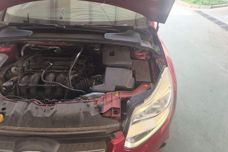 Used Ford Focus 2012 Sedan 1.6L Automatic Comfort Model Engine Bay Left