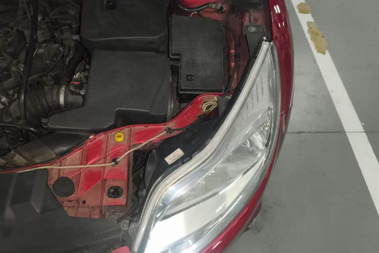 Used Ford Focus 2012 Sedan 1.6L Automatic Fashion Edition Engine Bay Left
