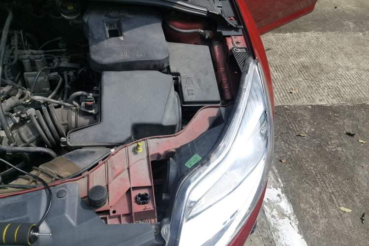 Used Ford Focus 2012 Sedan 1.6L Automatic Comfort Model Engine Bay Left