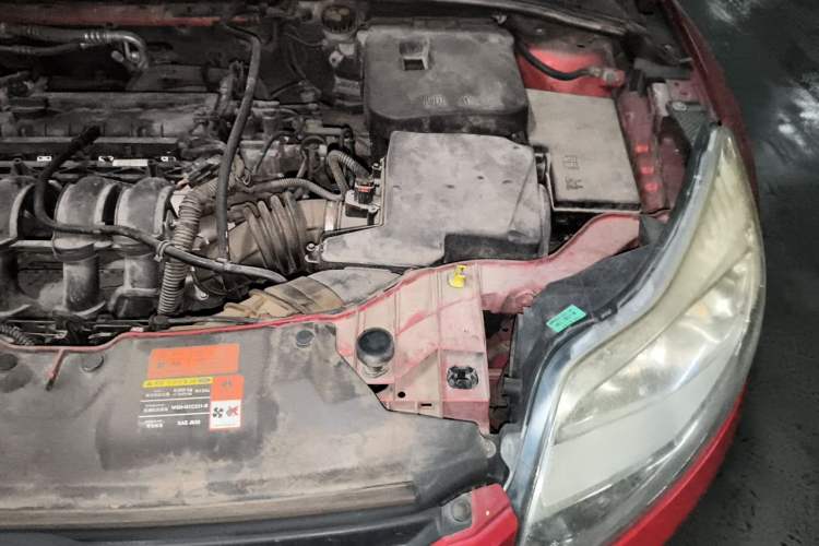 Used Ford Focus 2012 Hatchback 1.6L Automatic Fashion Edition Engine Bay Left