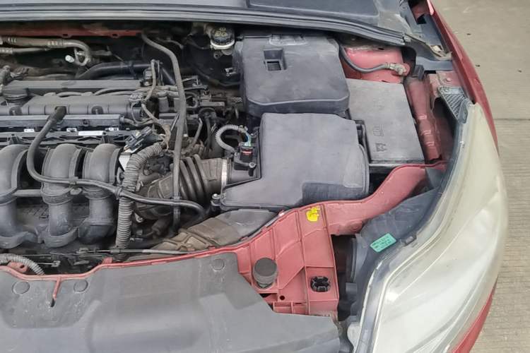 Used Ford Focus 2012 Hatchback 1.6L Automatic Fashion Edition Engine Bay Left